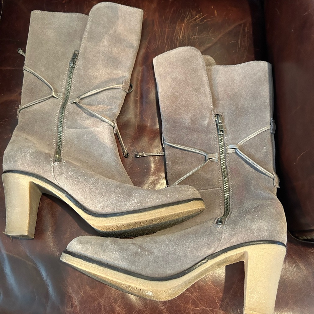 Gray Ankle Boots with Chunky Heel and Lace Detail